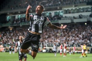 Carlos, aos 19 anos, comemora seu primeiro gol em Libertadores (foto: Bruno Cantini, Clube Atlético Mineiro)